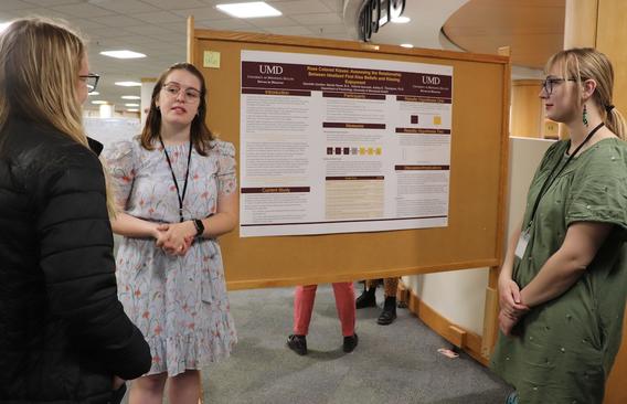 Gavrielle Gunther explaining her research to two others