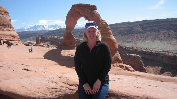 Jackie Heytens, outside in Utah with mountains and rock formations in the background