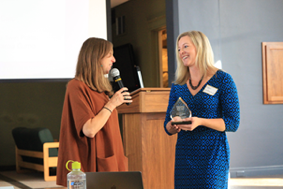 Sara Lien giving Katie Onofreychuk the Outstanding MSW Field Supervisor award
